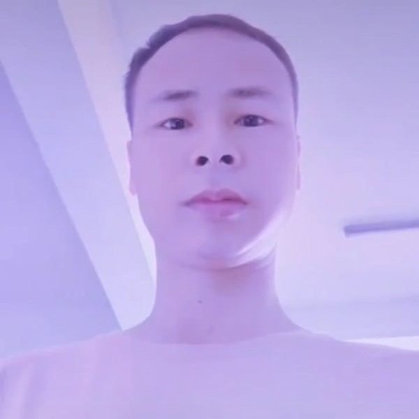 漠然蹙眉情动的照片