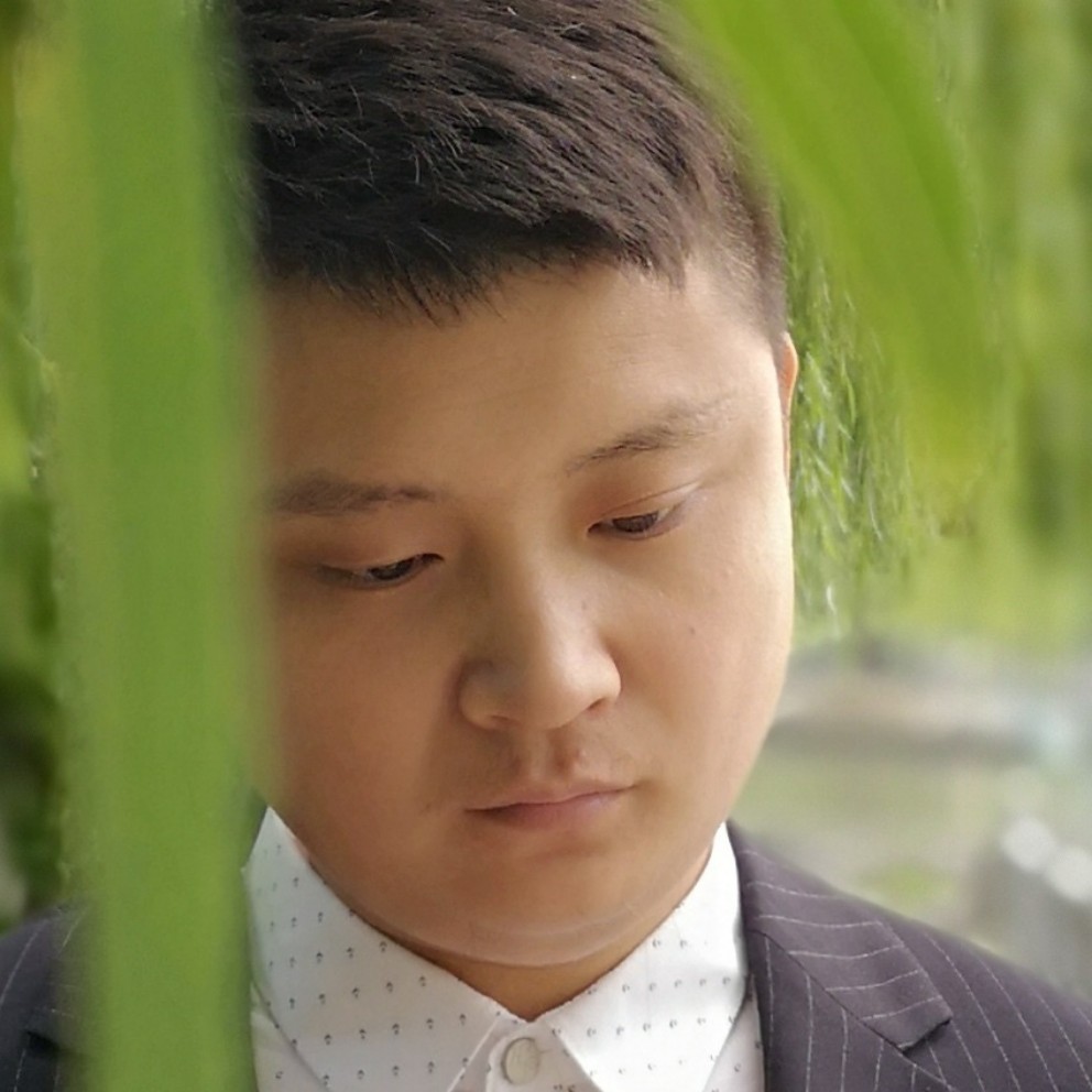 饼干回眸腼腆的照片