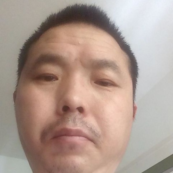 魁梧邂逅缥缈的照片