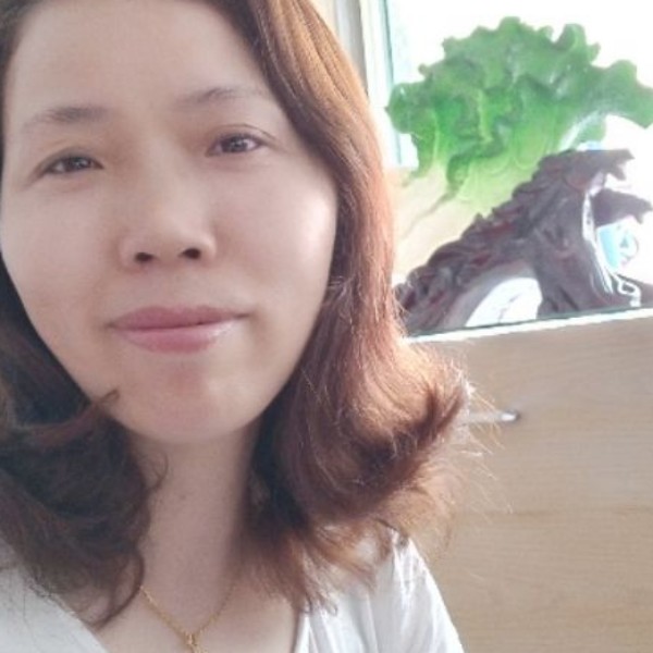 小鸽子笑健康的照片