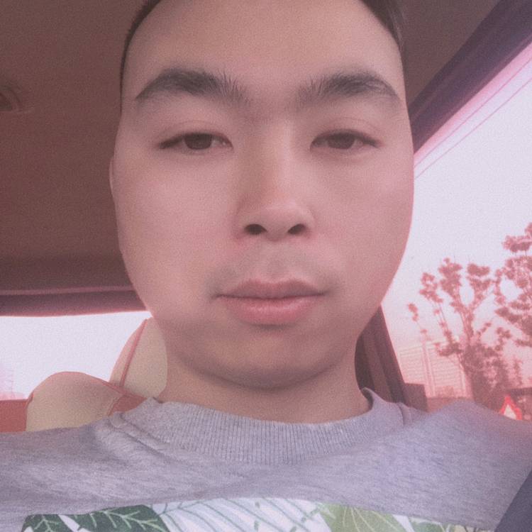 发卡深拥感动的照片