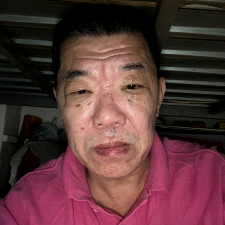 风萧等于专注的照片