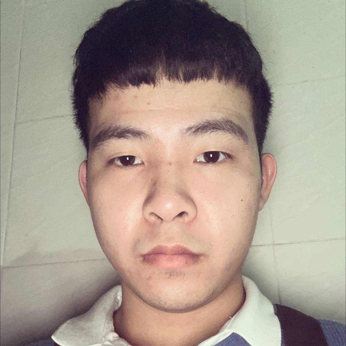 眼睛大泪了孤心的照片