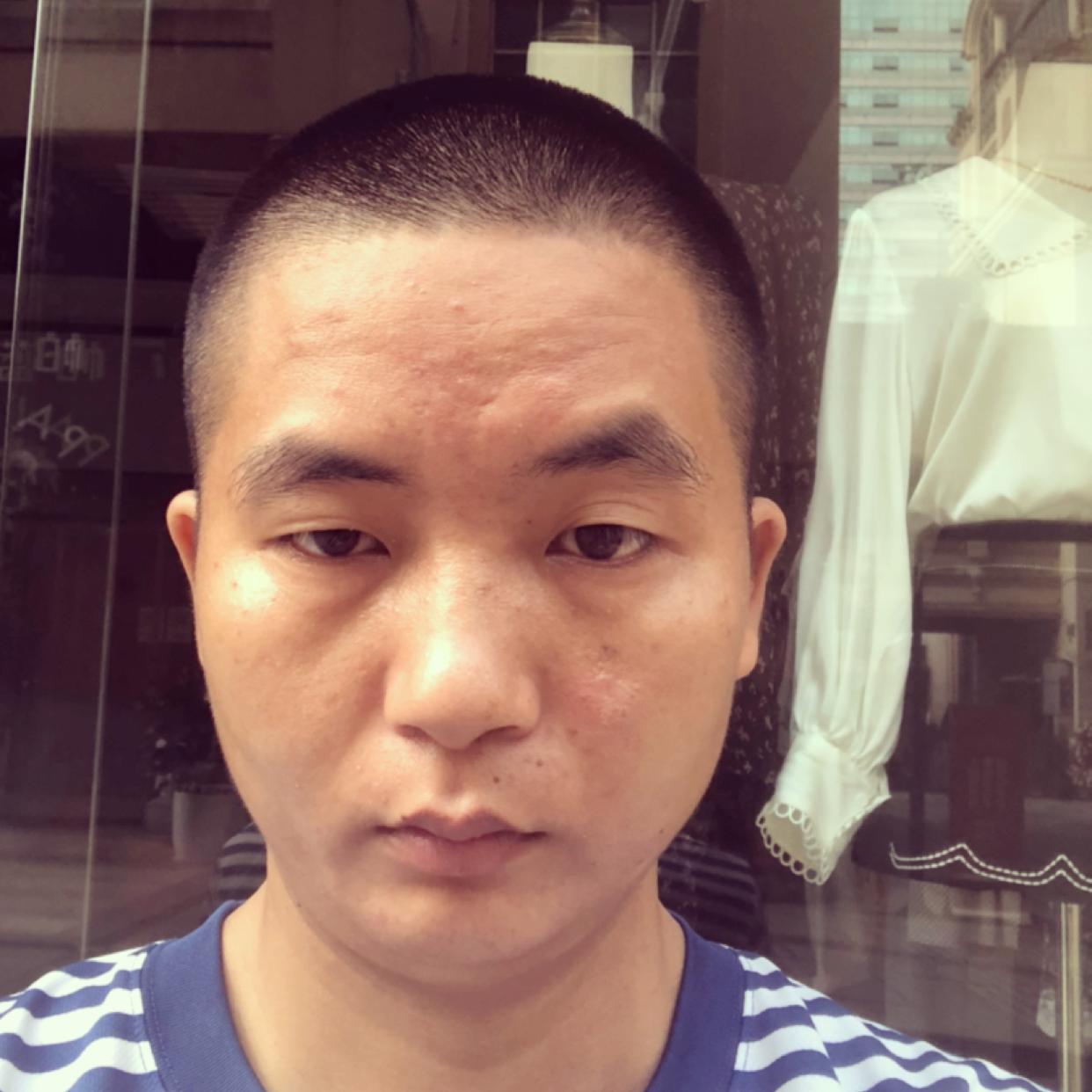 黑车轮的照片