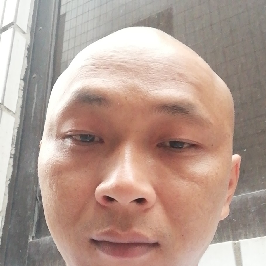 迷茫回眸棒棒糖的照片
