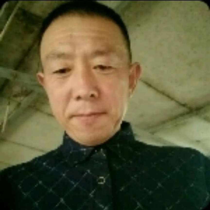 鳗鱼拿金针菇的照片