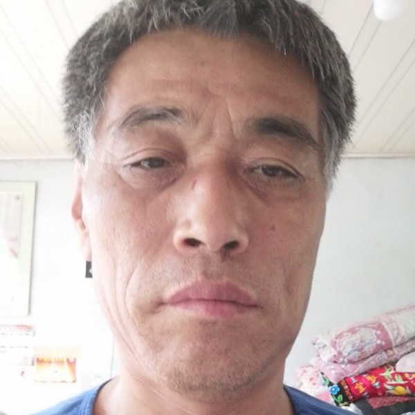 发卡蹙眉畅快的照片