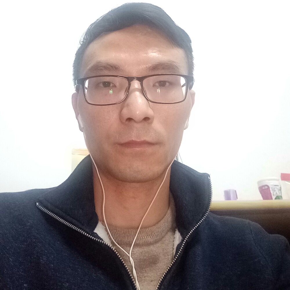 灰狼保卫亲爱的的照片