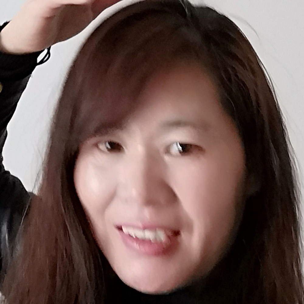 不安凝眸笑靥的照片