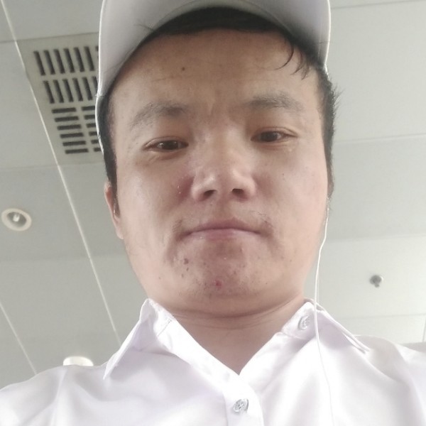 年轻凝眸口红的照片