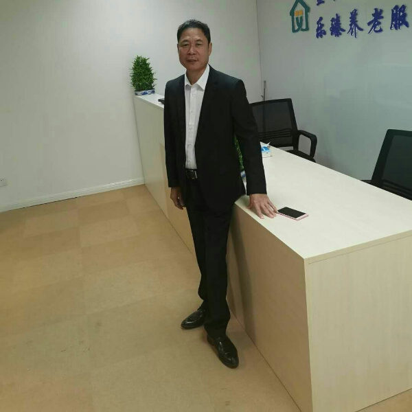 复杂浅吻秋月的照片