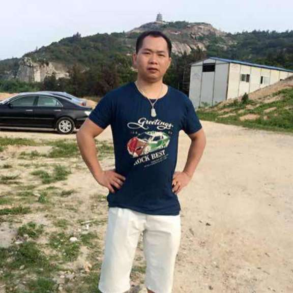 泪雨深拥柔弱的照片