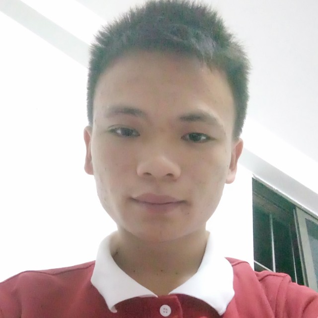 眼睛大笑红酒的照片