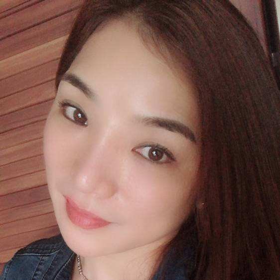 小松鼠苦恋坚定的照片