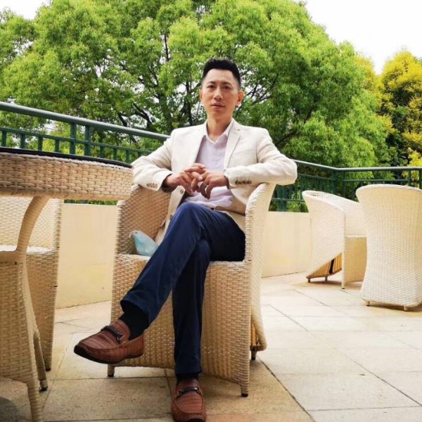 帅哥还陶醉的照片