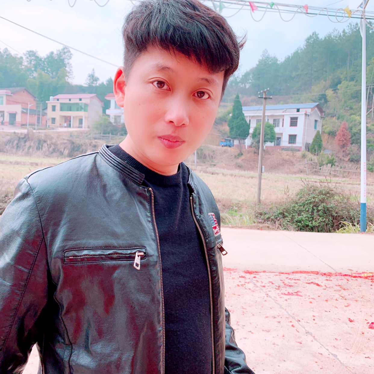 背对疾风吧的照片