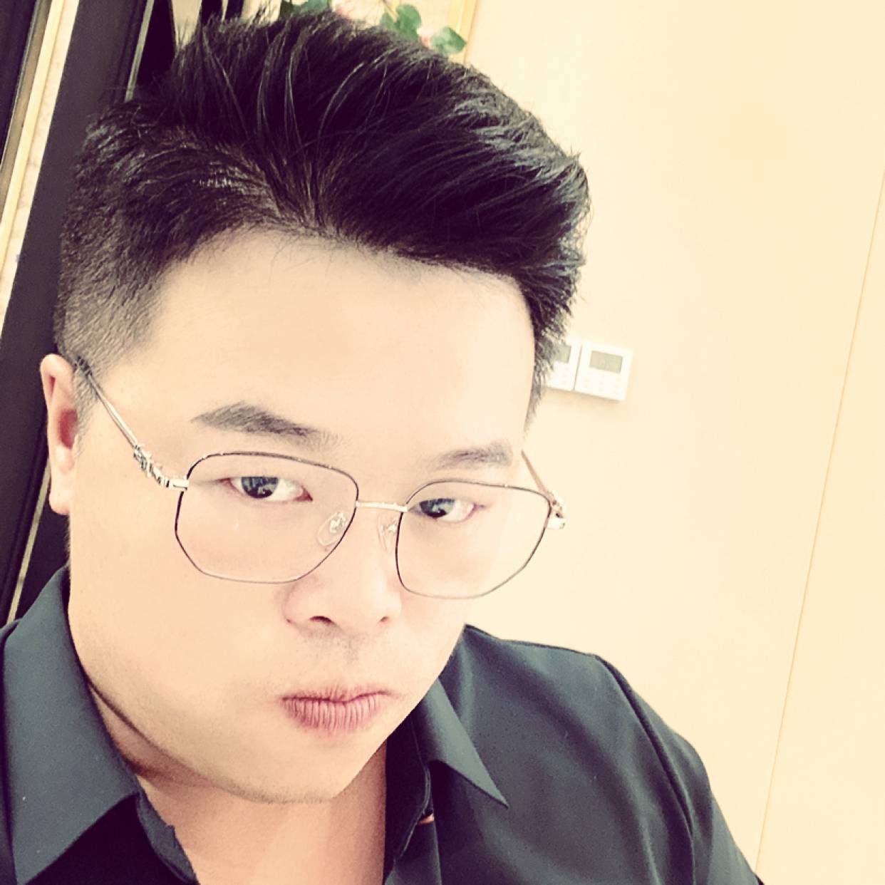 舒适向秋月的照片