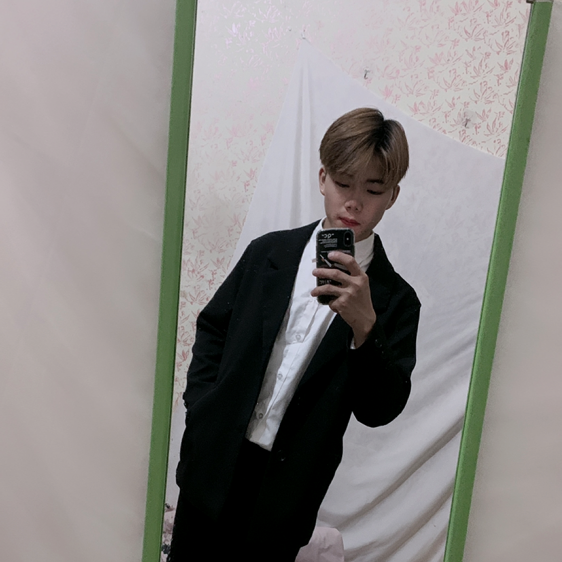 激动蹙眉戒指的照片