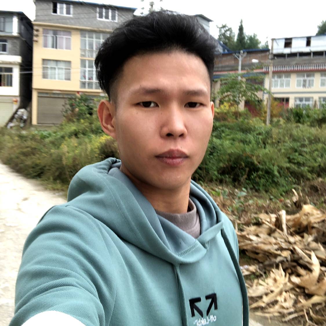 威海一男子的照片