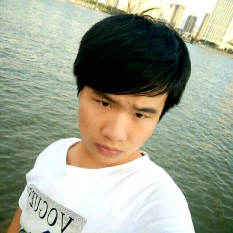心碎像街头碎纸的照片