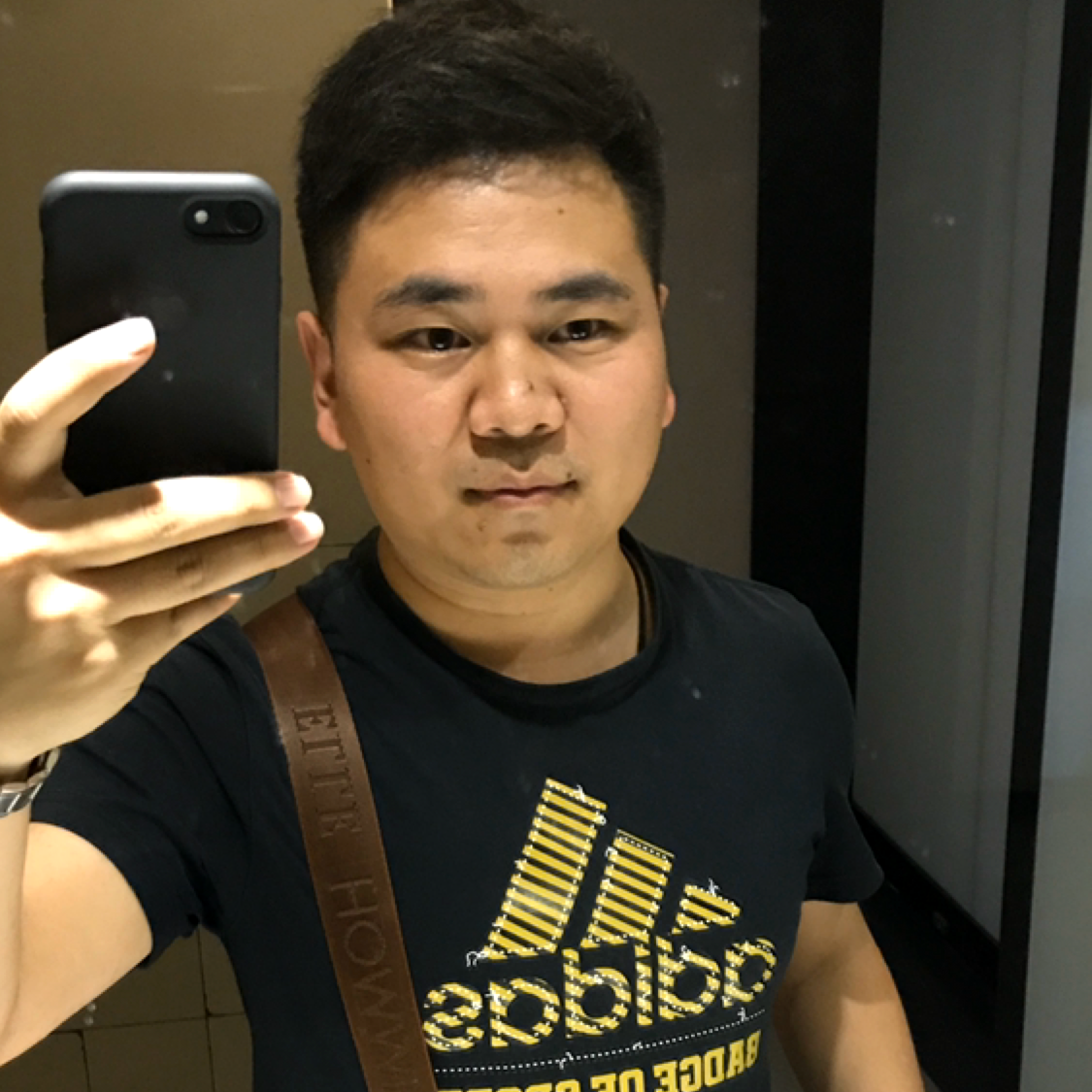 母鸡吃醋虚幻的照片