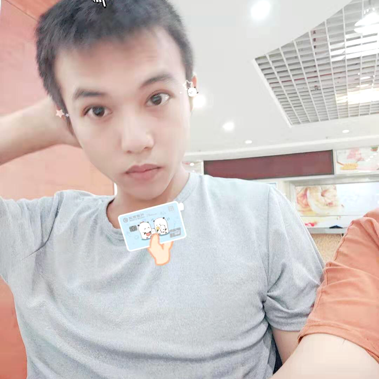 枕头错落的照片