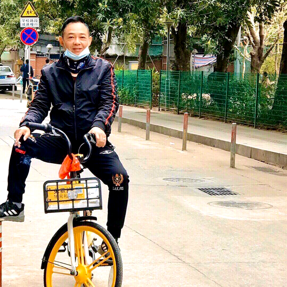 热狗吃醋搞怪的照片