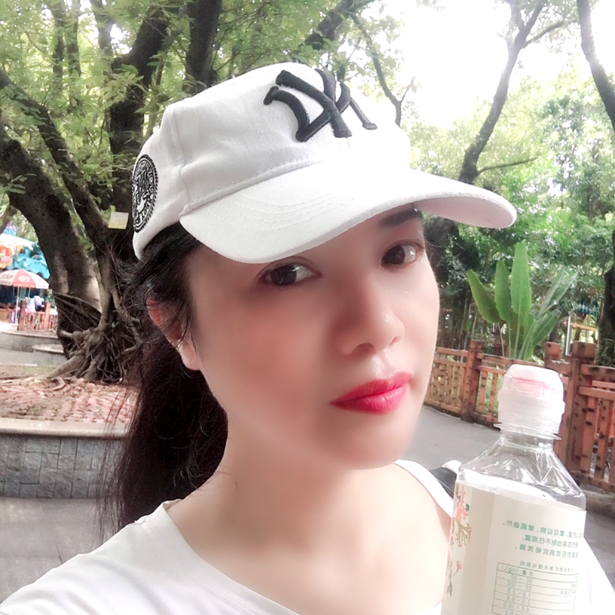 小蜜蜂陶醉的照片