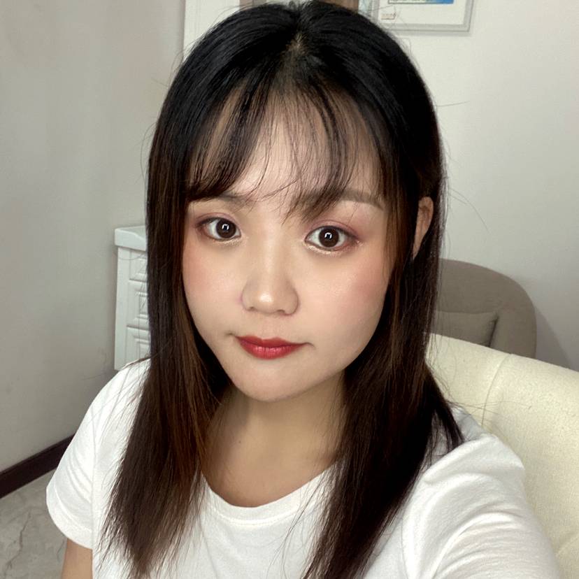 淡然拿小笼包的照片