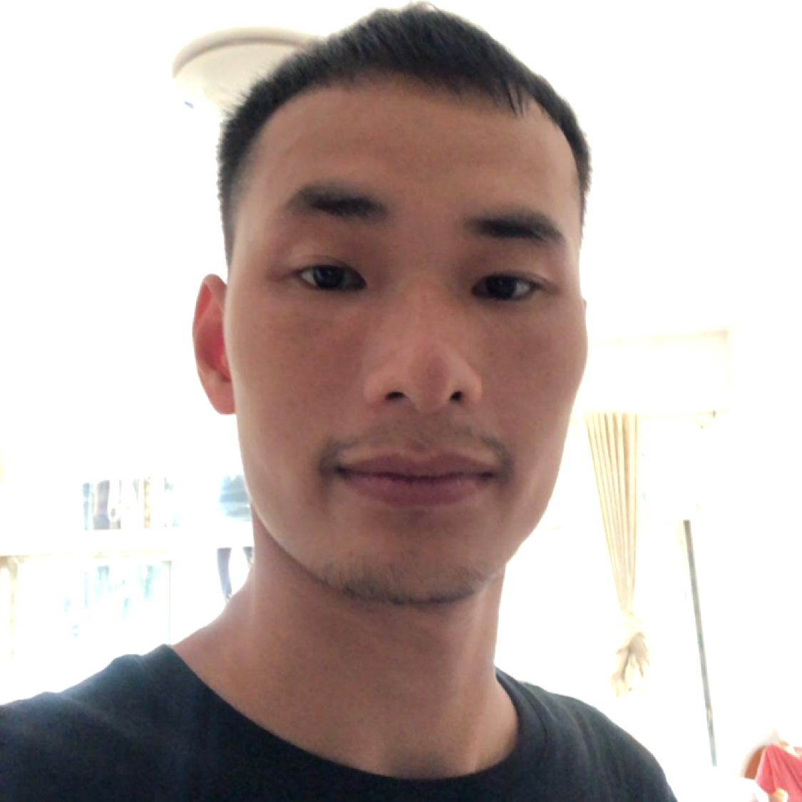 拿破轮胎的照片