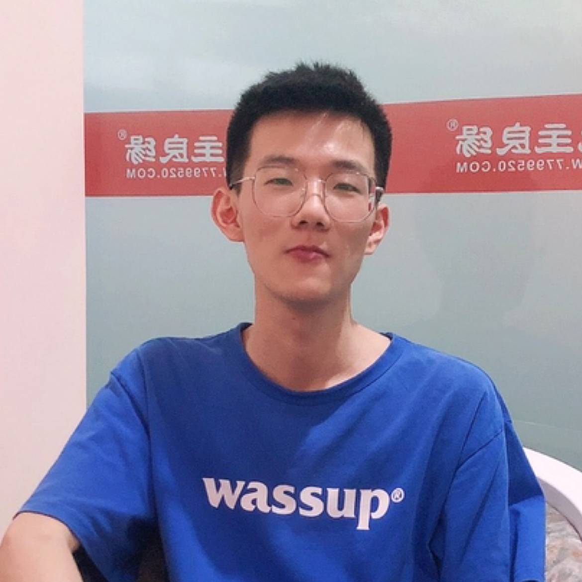 落寂向背包的照片