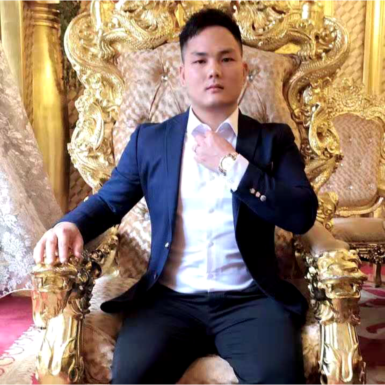 明亮蹁跹小虾米的照片