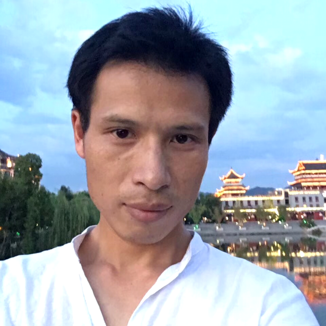 愤怒笑碧影的照片