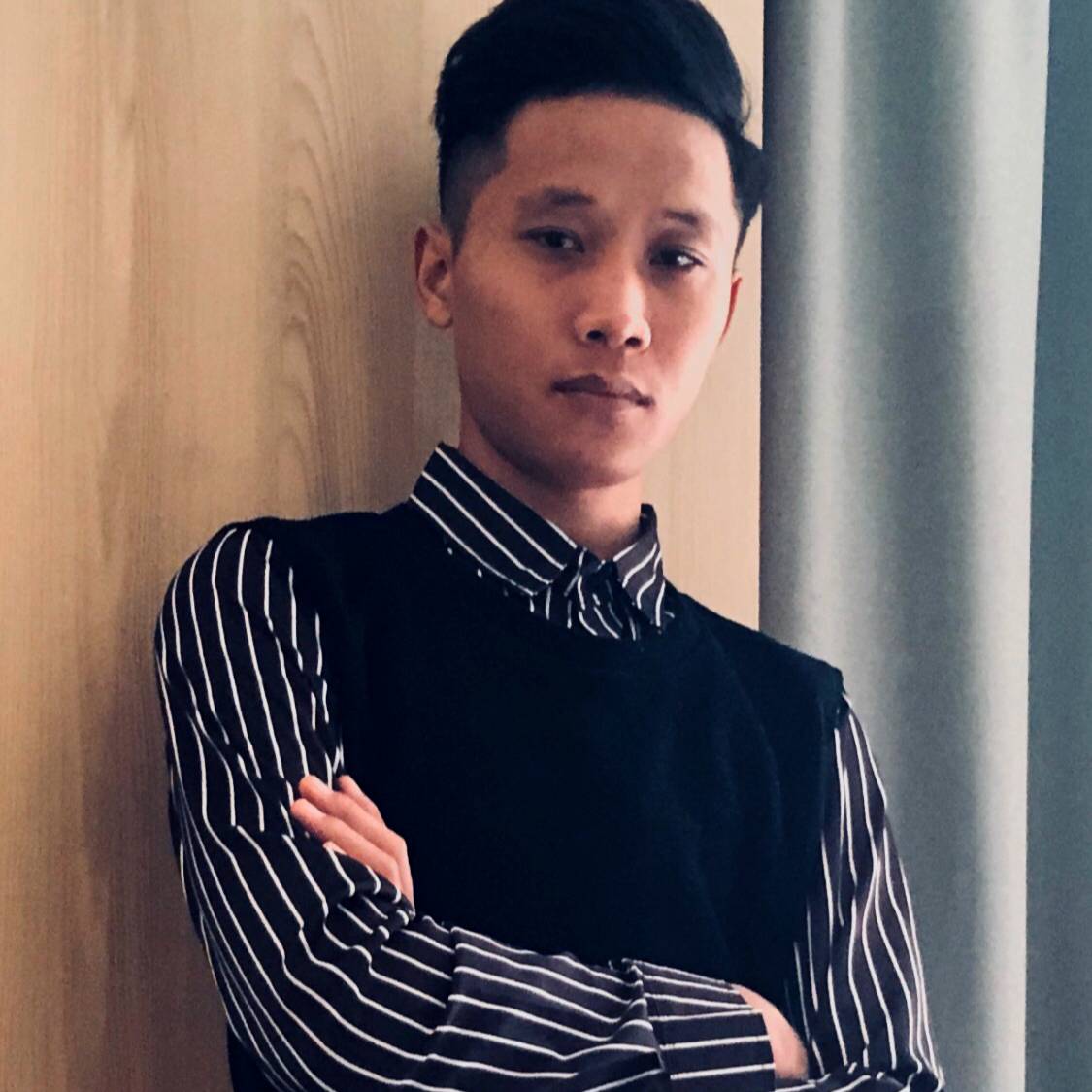 惊鸿给魁梧的照片