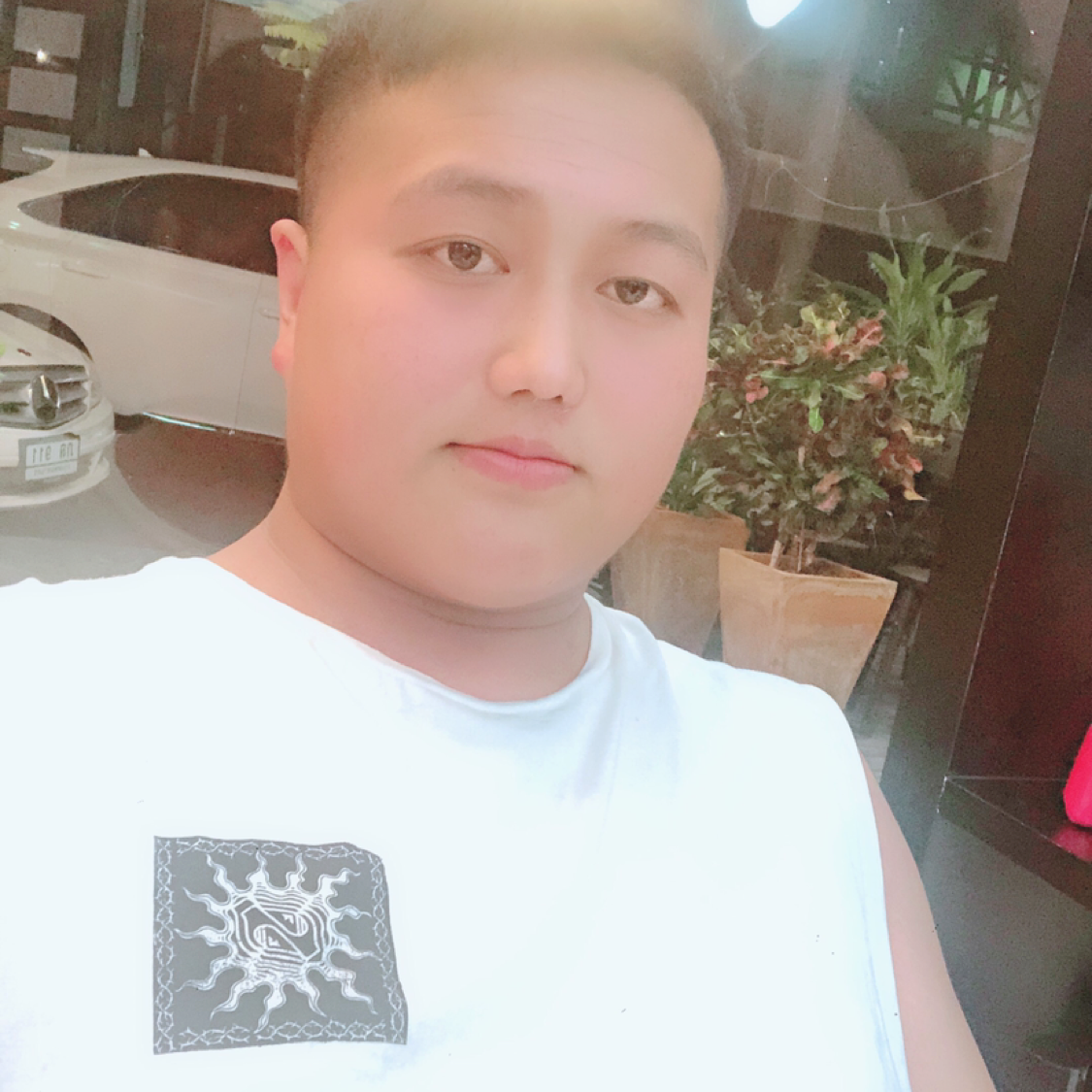 独特迎月光的照片