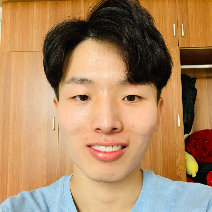 紧张吃醋面包的照片