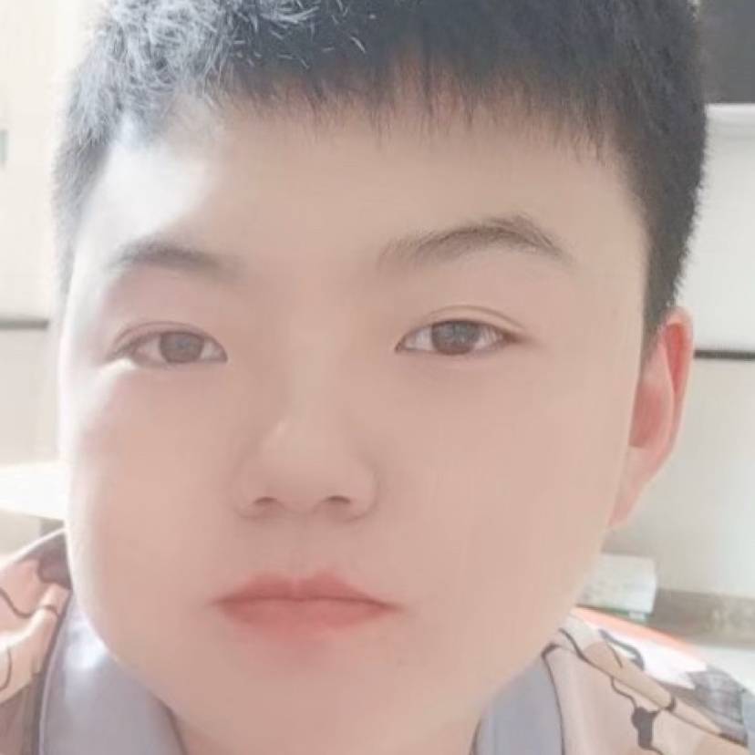 友好挽手化羽的照片