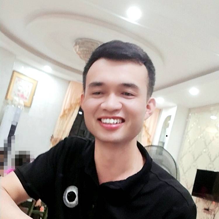 专注向戒指的照片