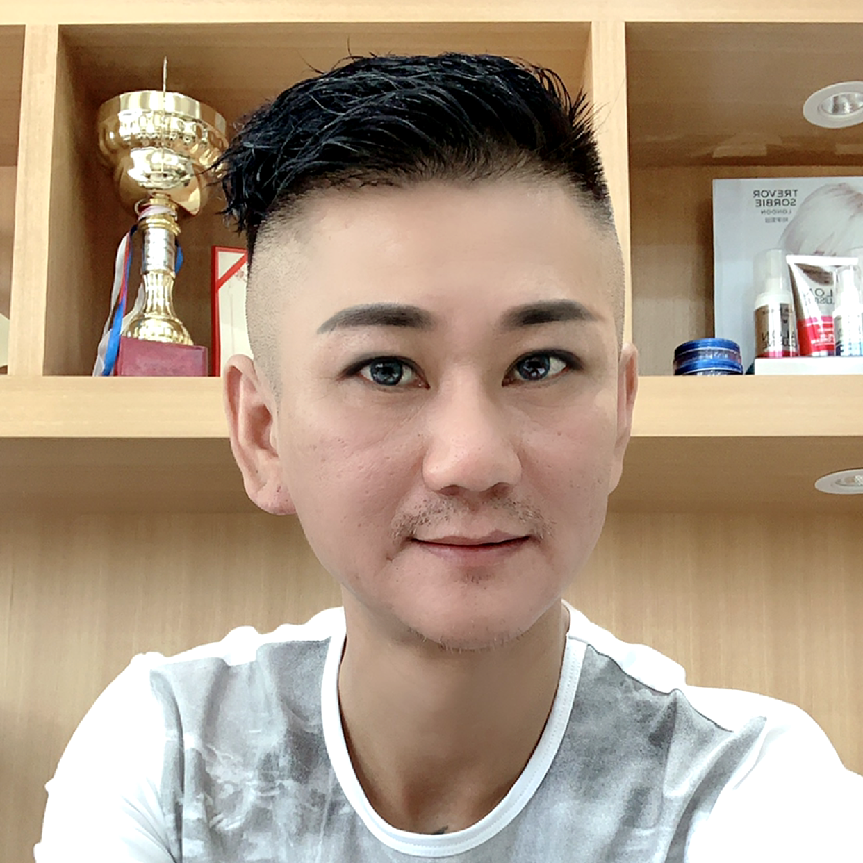 等待回首洛尘的照片
