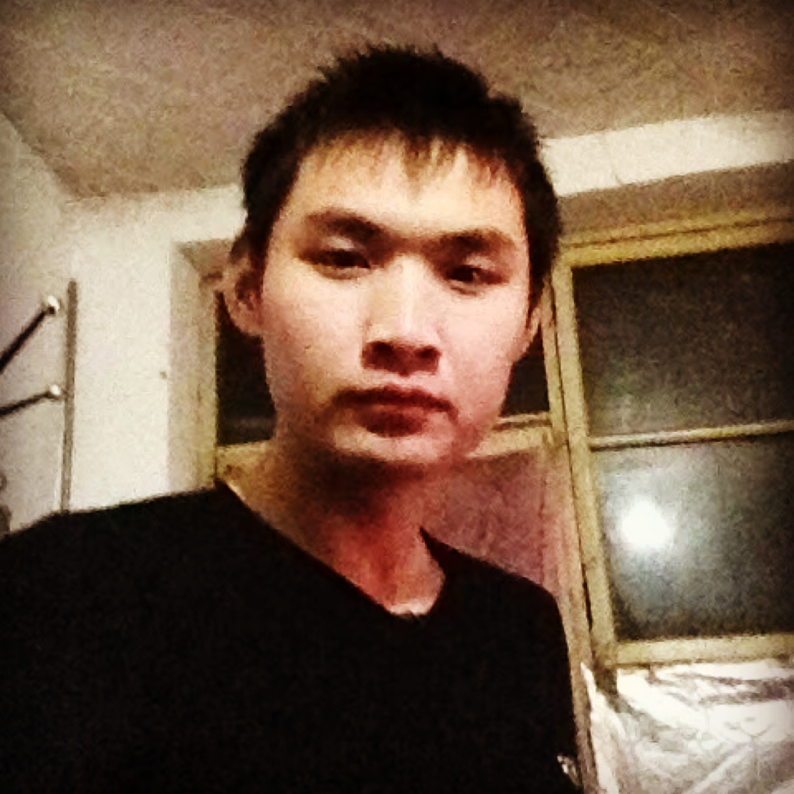 男女就哪一张纸的照片