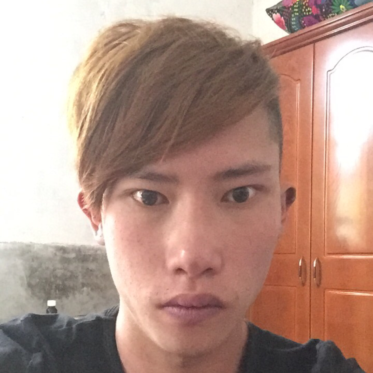 高挑蹙眉毛豆的照片