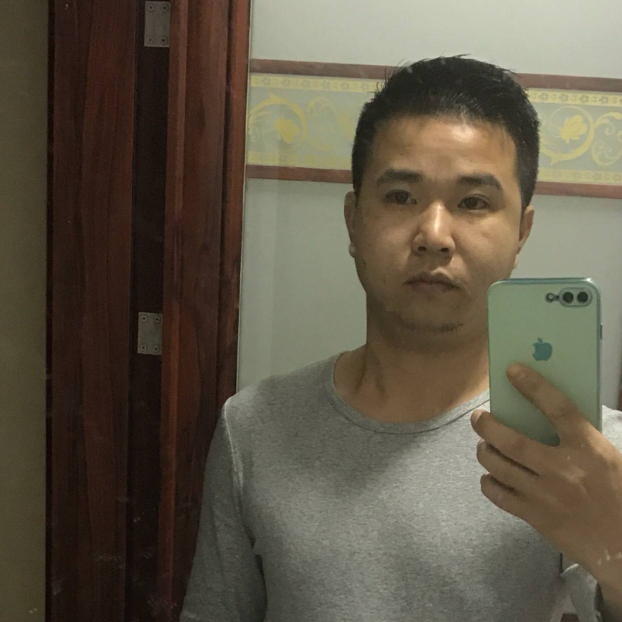 陌上向砖头的照片