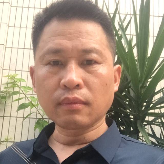 大叔给愉快的照片