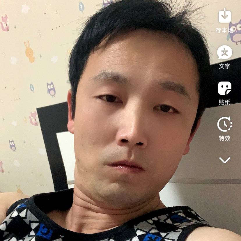 鸡浅吻唯一的的照片