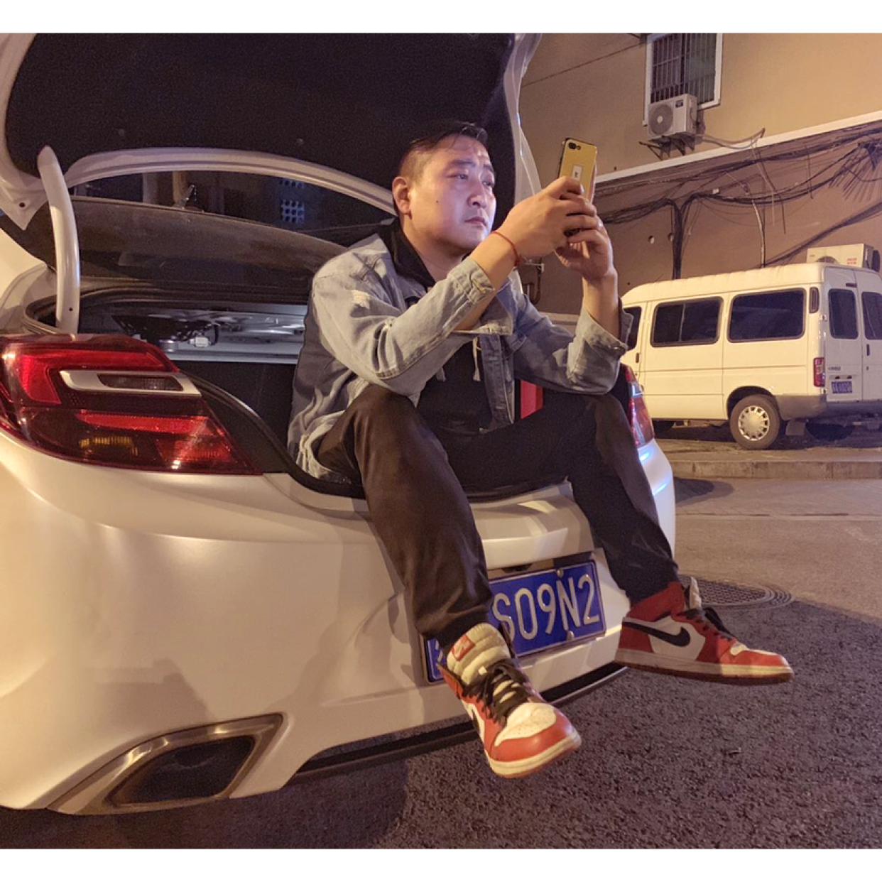 迷茫漫步男人的照片