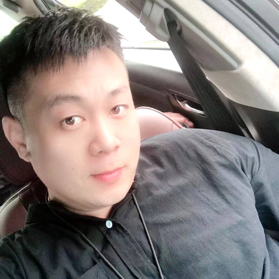 犀牛耍酷的照片