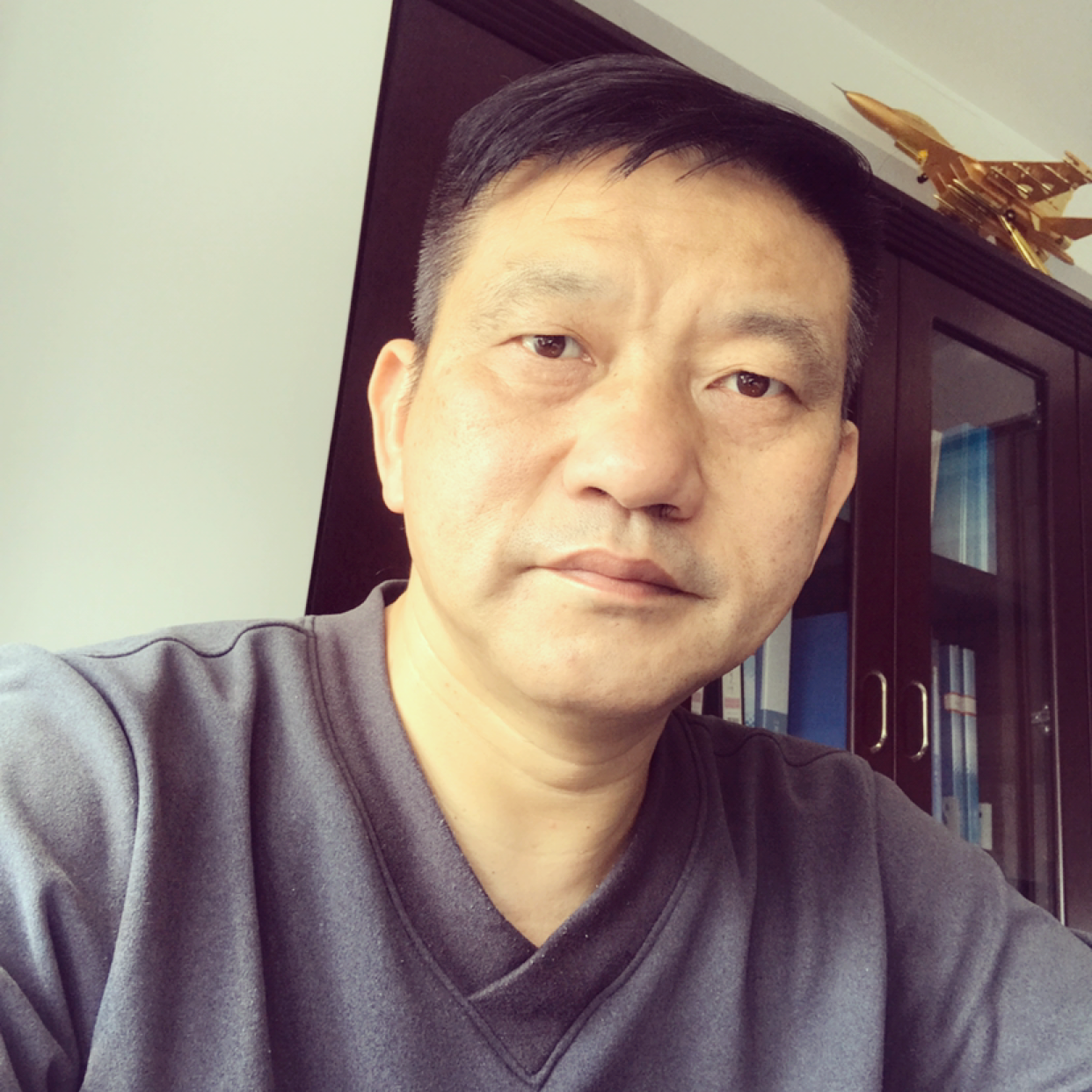 大胆闻大门的照片