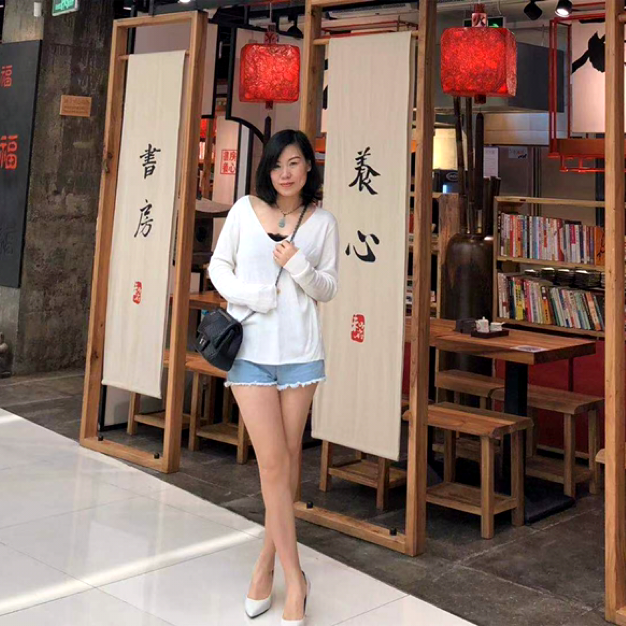 阳光沙滩海浪的照片