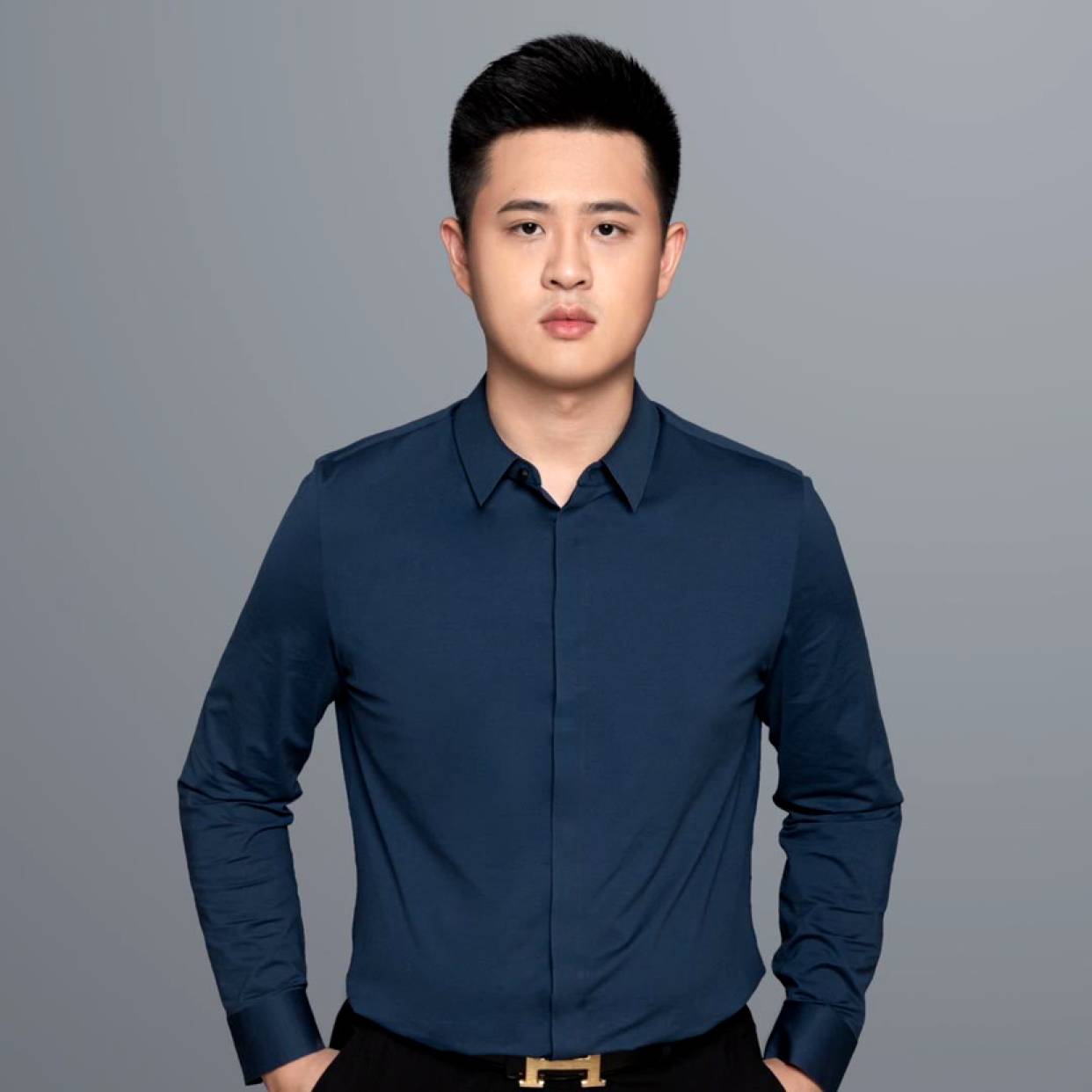 翩飞挽手彩虹的照片