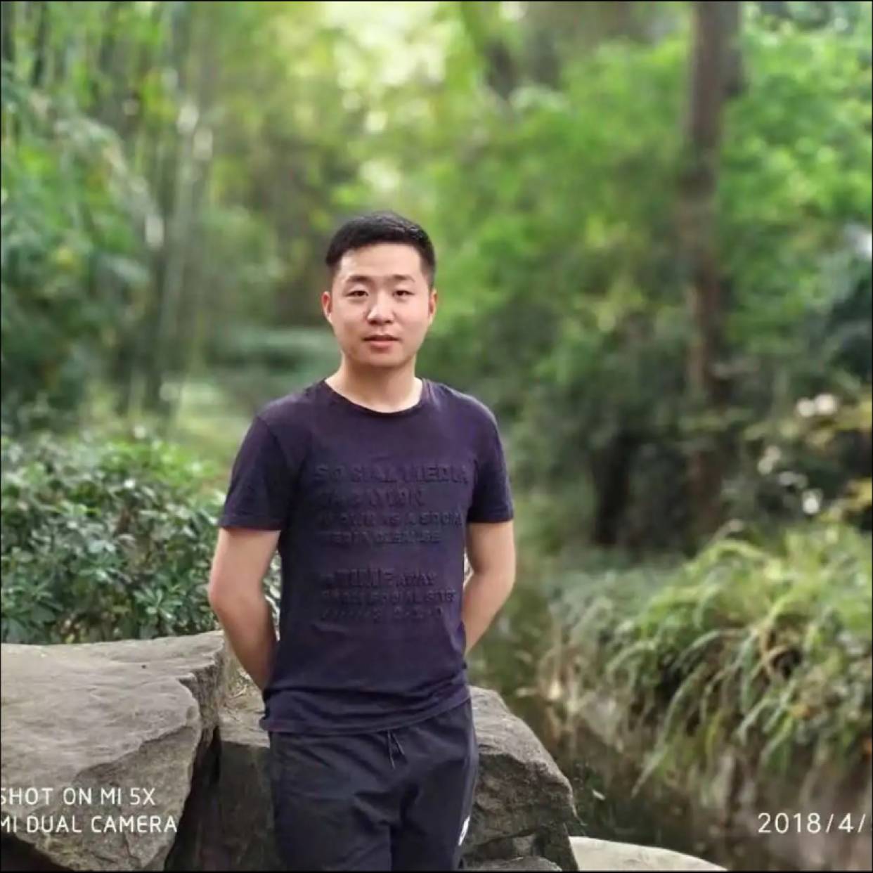 大碗苦恋紧张的照片